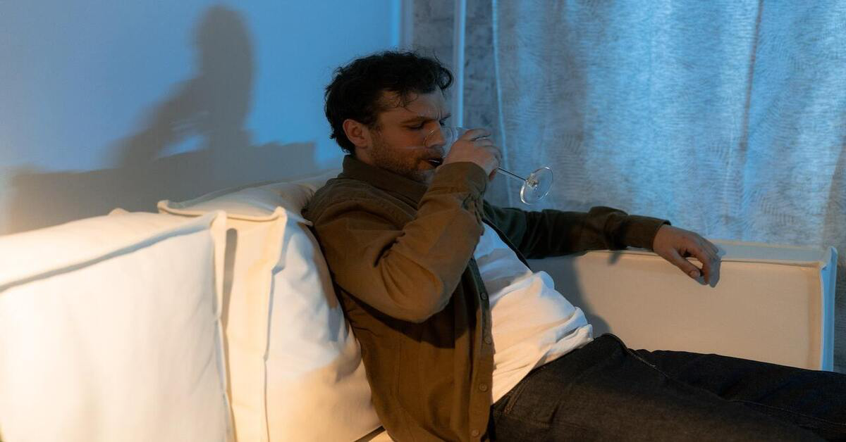 Signs and Symptoms of Alcoholism AspenRidge Recovery